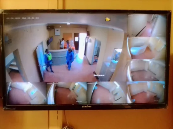 A monitoring screen displaying an entrance view alongside smaller camera feeds.
